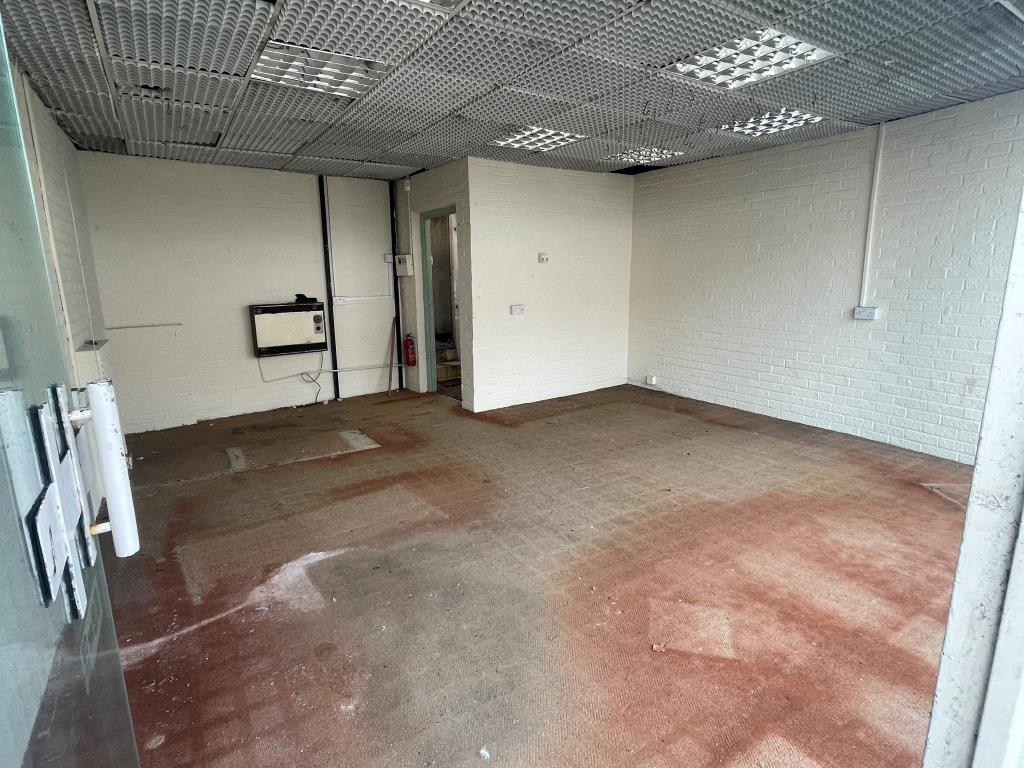 Lot: 25 - COMMERCIAL UNIT AND GROUND RENT INCOME - 